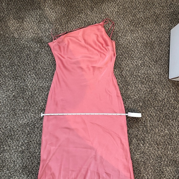 One shoulder midi dress in rose - Picture 10 of 10